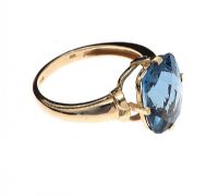 9CT GOLD BLUE TOPAZ RING at Ross's Online Art Auctions