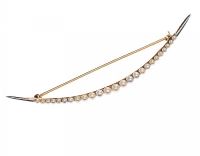 14CT GOLD CRESCENT BROOCH SET WITH SEED PEARLS AND PLATINUM POINTS at Ross's Online Art Auctions
