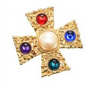 GOLD-TONE MALTESE CROSS BROOCH at Ross's Online Art Auctions