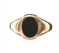 9CT GOLD SIGNET RING SET WITH BLOODSTONE at Ross's Online Art Auctions