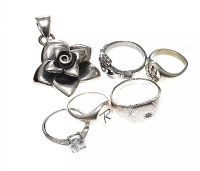 ASSORTMENT OF SILVER JEWELLERY at Ross's Online Art Auctions