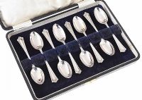 BOXED SET OF EIGHT STERLING SILVER TEASPOONS at Ross's Online Art Auctions