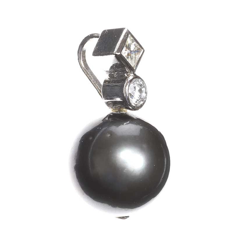 TAHITIAN SOUTH SEA PEARL AND DIAMOND PENDANT at Ross's Online Art Auctions