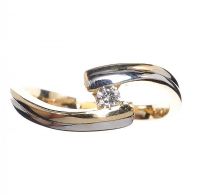 14CT GOLD AND DIAMOND SOLITAIRE TWIST RING at Ross's Online Art Auctions