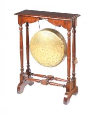 VICTORIAN GONG at Ross's Online Art Auctions