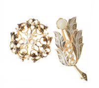 TWO COSTUME BROOCHES at Ross's Online Art Auctions