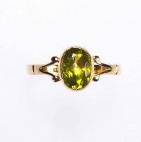 GOLD & PERIDOT RING at Ross's Online Art Auctions