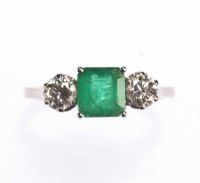 EMERALD & DIAMOND RING at Ross's Online Art Auctions