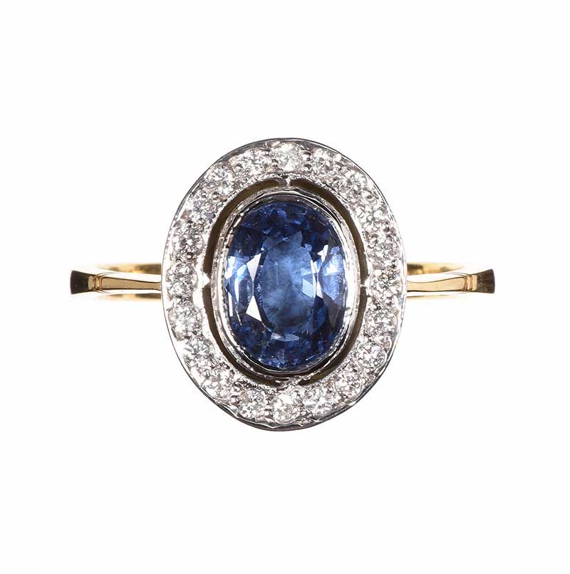 18CT GOLD SAPPHIRE AND DIAMOND OVAL CLUSTER RING