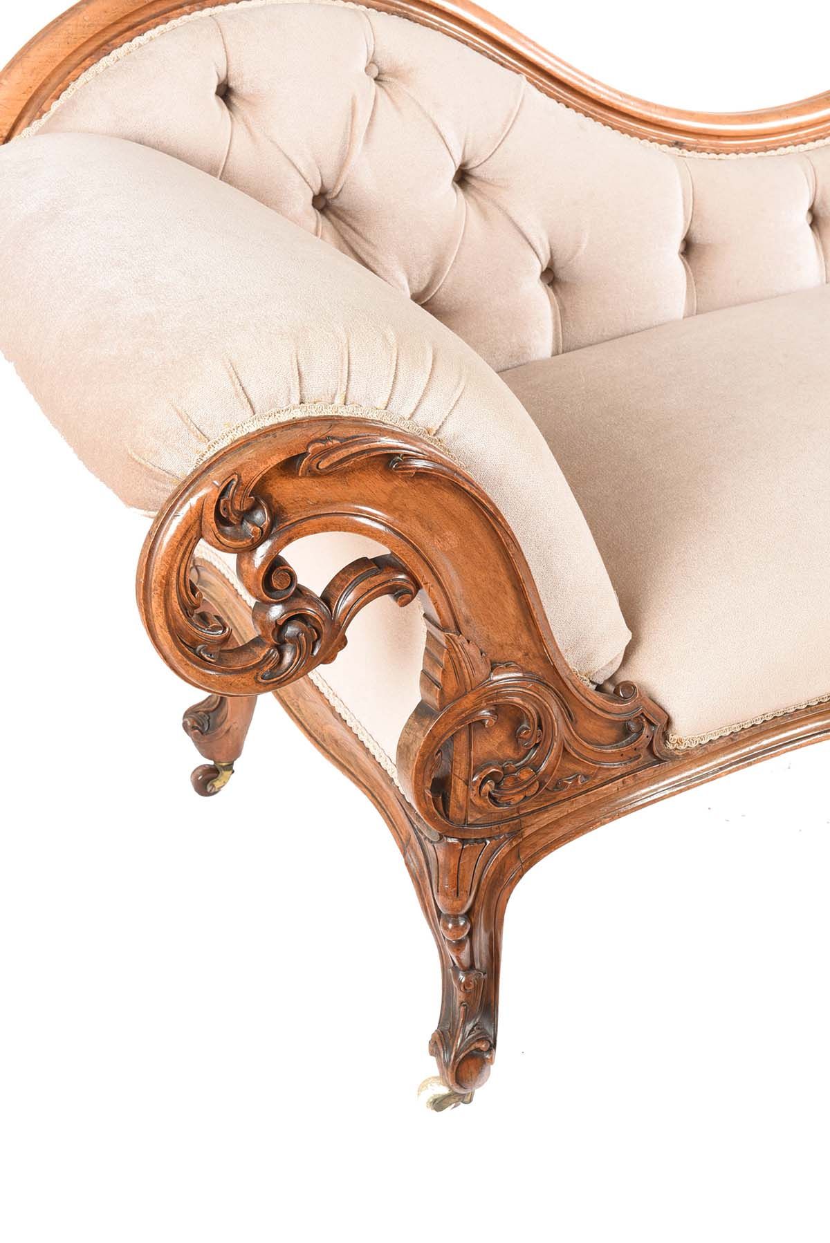 VICTORIAN SINGLE END COUCH at Ross's Online Art Auctions