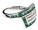 STERLING SILVER GREEN STONE COSTUME RING at Ross's Online Art Auctions
