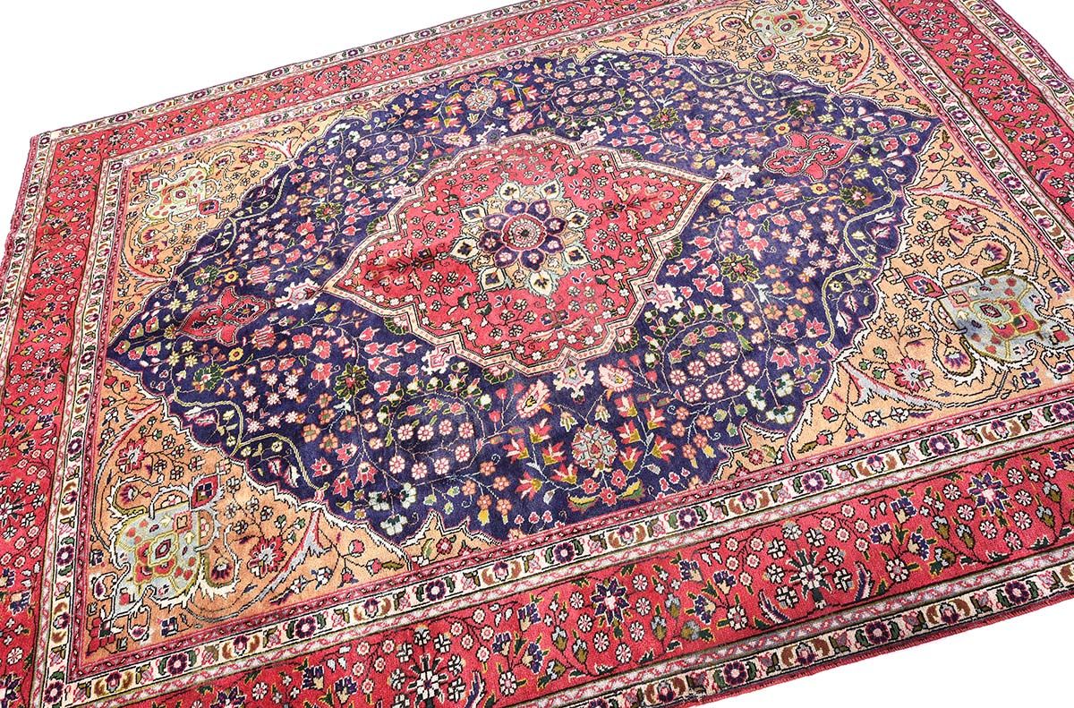 FINE PERSIAN RUG at Ross's Online Art Auctions